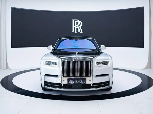 Rolls-Royce Phantom — Фото автомобиля 2