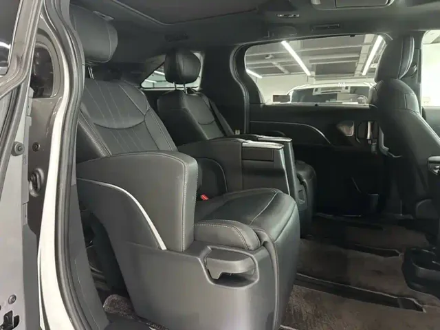 Toyota Sienna — Фото автомобиля 6
