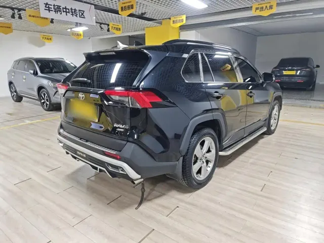 Toyota RAV4 — Фото автомобиля 2