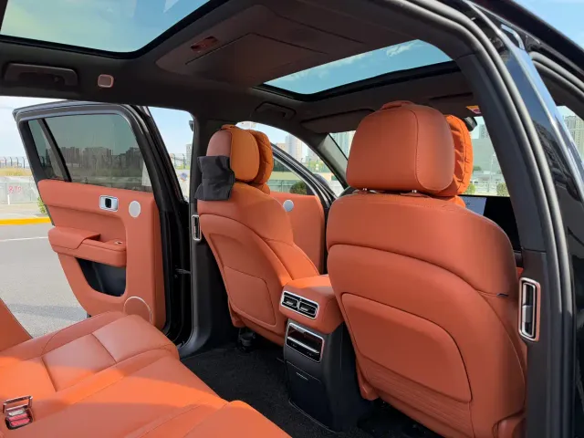 Li Auto L7 — Фото автомобиля 11