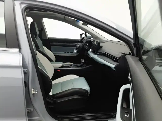 Geely Emgrand S — Фото автомобиля 23
