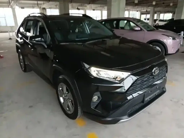 Toyota RAV4 — Фото автомобиля 3