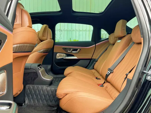 Mercedes-Benz E-Class — Фото автомобиля 6