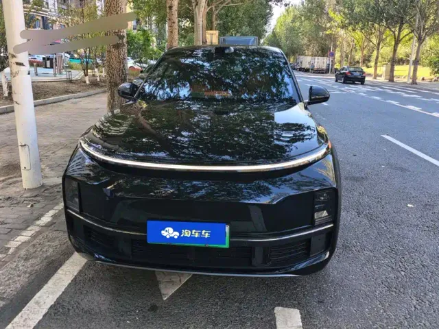Li Auto L8 — Фото автомобиля 2