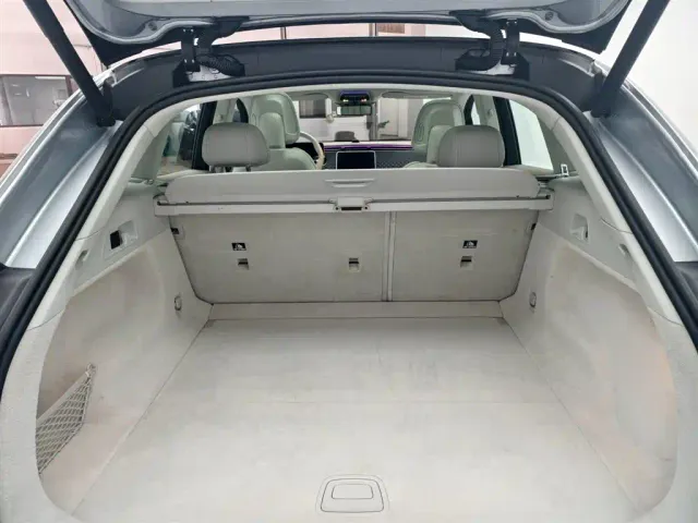 Mercedes-Benz EQE SUV — Фото автомобиля 13