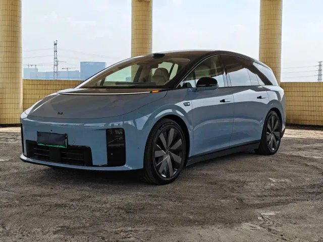 Фотография автомобиля — Li Auto i8