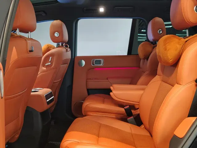 Li Auto L8 — Фото автомобиля 15
