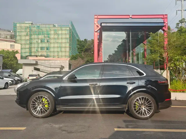 Porsche Cayenne — Фото автомобиля 7