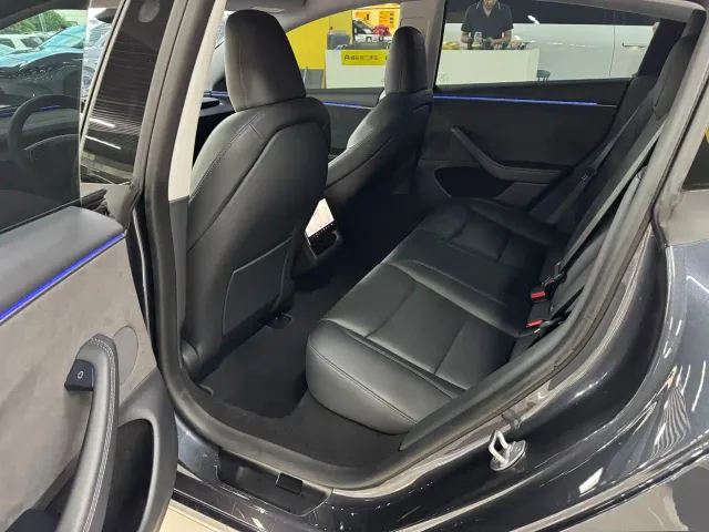 Tesla Model 3 — Фото автомобиля 5
