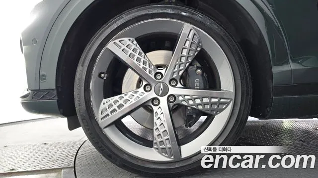 Genesis GV70 2.5T Бензин AWD — Фото автомобиля 3