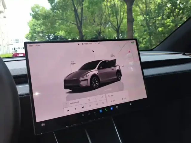 Tesla Model Y L 2025 Facelift Long Range AWD — Фото автомобиля 8