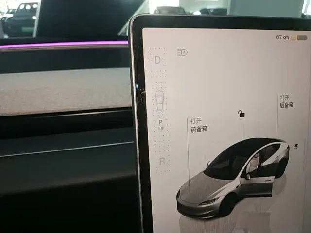 Tesla Model 3 — Фото автомобиля 13