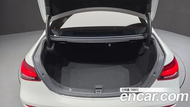 Mercedes-Benz E-Class — Фото автомобиля 13