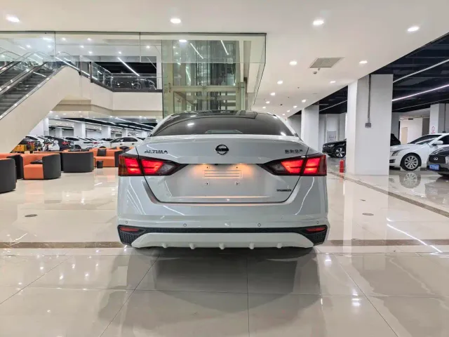 Nissan Teana — Фото автомобиля 5