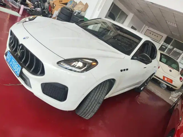 Фотография автомобиля — Maserati Grecale