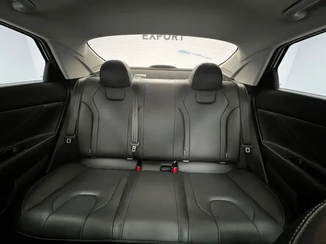 Hyundai Elantra — Фото автомобиля 15