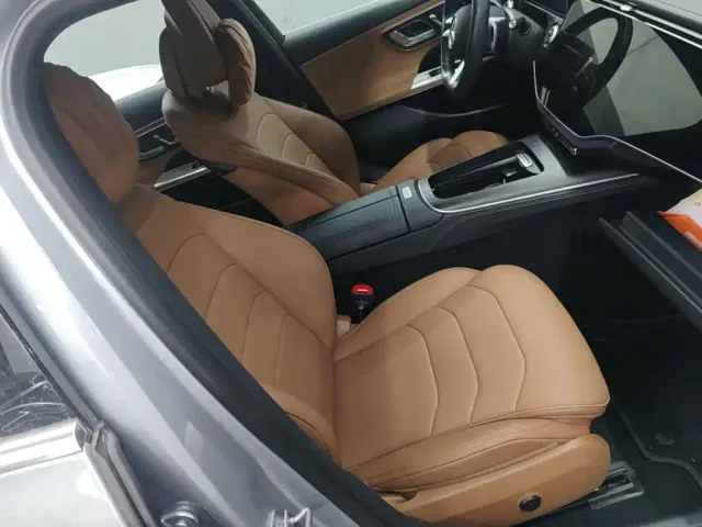 Mercedes-Benz E-Class — Фото автомобиля 18