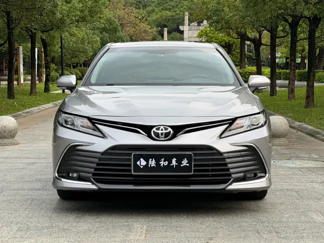 Toyota Camry — Фото автомобиля 2