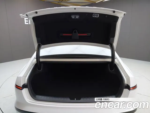 Hyundai Grandeur Grandeur (GN7) 2.5 Бензин 2WD — Фото автомобиля 17