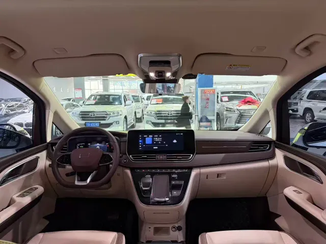 Bestune Besturn M9 — Фото автомобиля 14