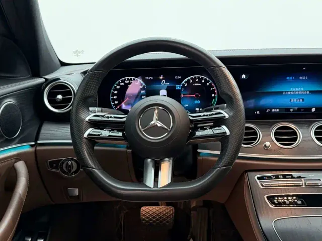 Mercedes-Benz E-Class — Фото автомобиля 14