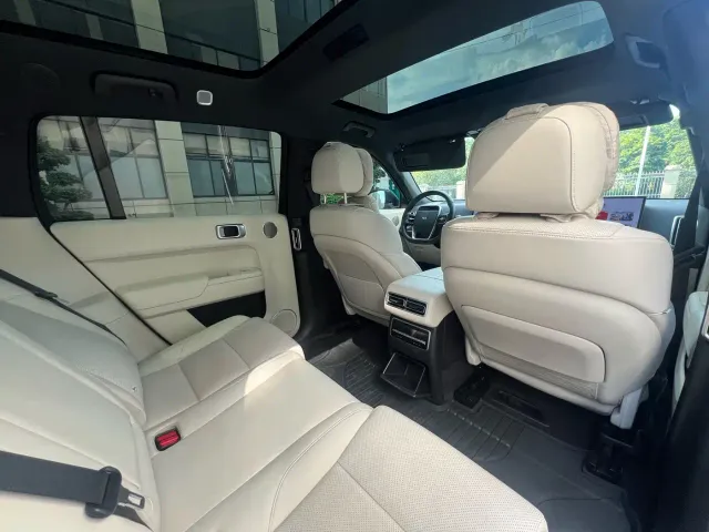 Li Auto L7 — Фото автомобиля 15