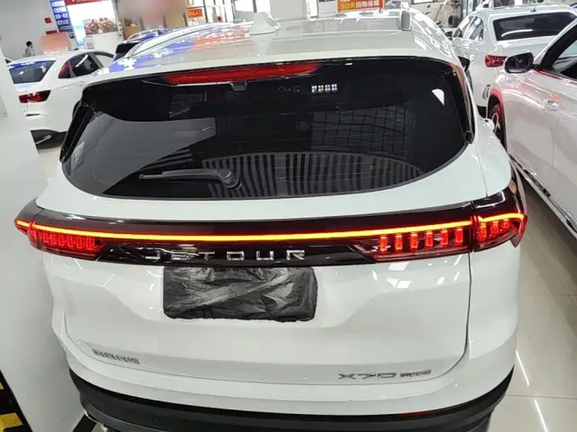 Jetour X70 Plus — Фото автомобиля 3