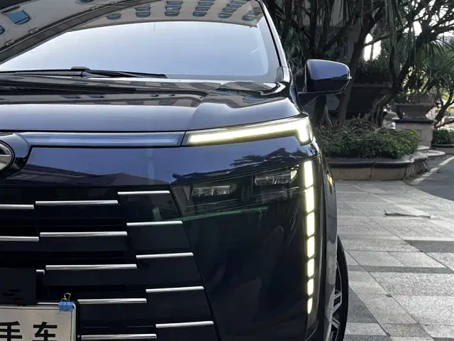 GAC Trumpchi E8 — Фото автомобиля 5