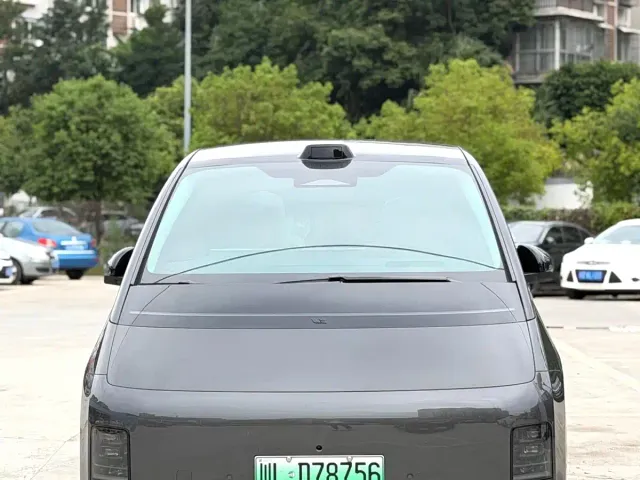 Li Auto MEGA — Фото автомобиля 2