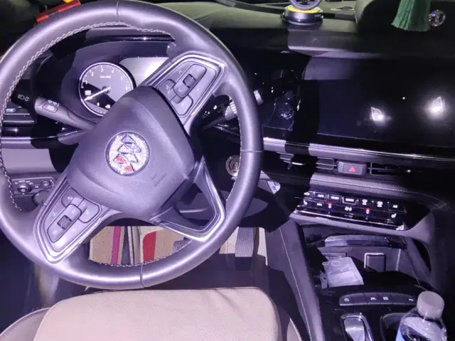 Buick Envision Plus — Фото автомобиля 12