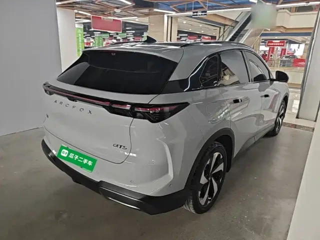 Arcfox Alpha T5 — Фото автомобиля 6
