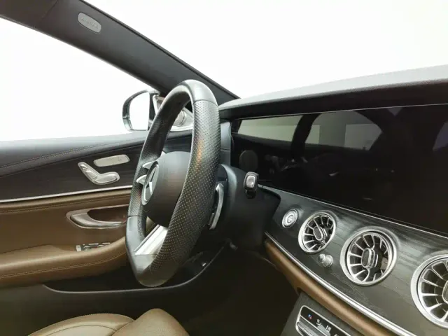 Mercedes-Benz E-Class — Фото автомобиля 22