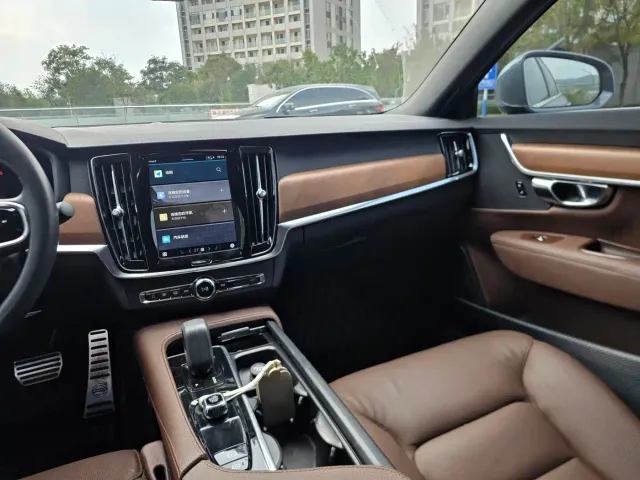 Volvo S90 — Фото автомобиля 16