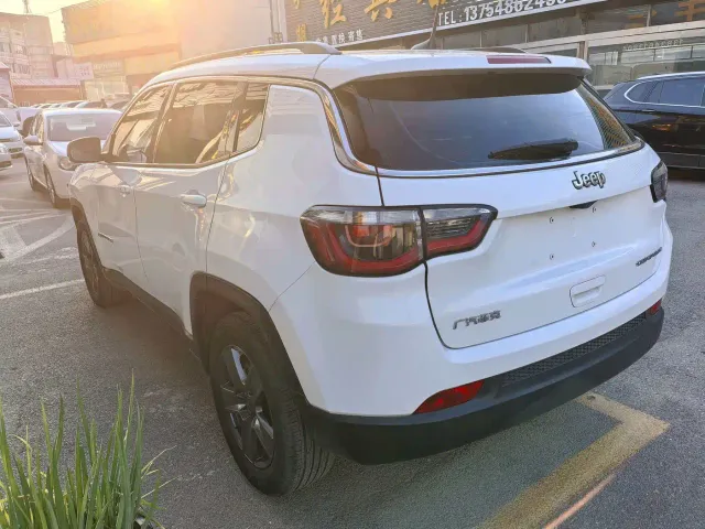 Jeep Compass — Фото автомобиля 7