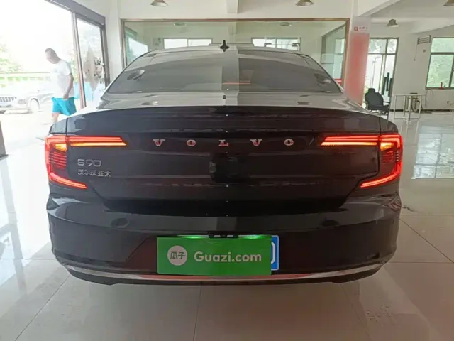 Volvo S90 — Фото автомобиля 5
