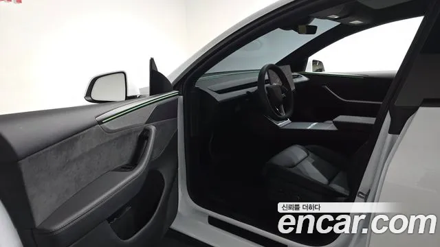 Tesla Model Y — Фото автомобиля 10