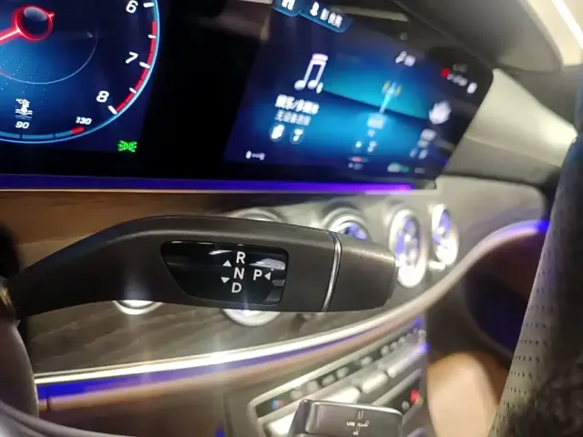 Mercedes-Benz E-Class — Фото автомобиля 6
