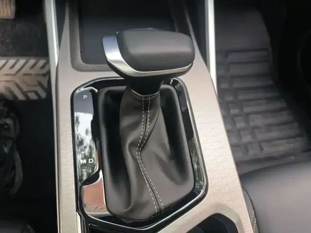Geely Emgrand 2025 4th Gen 1.5L CVT Premium — Фото автомобиля 10
