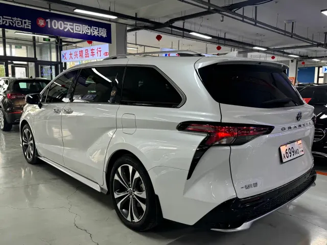 Toyota Granvia — Фото автомобиля 5