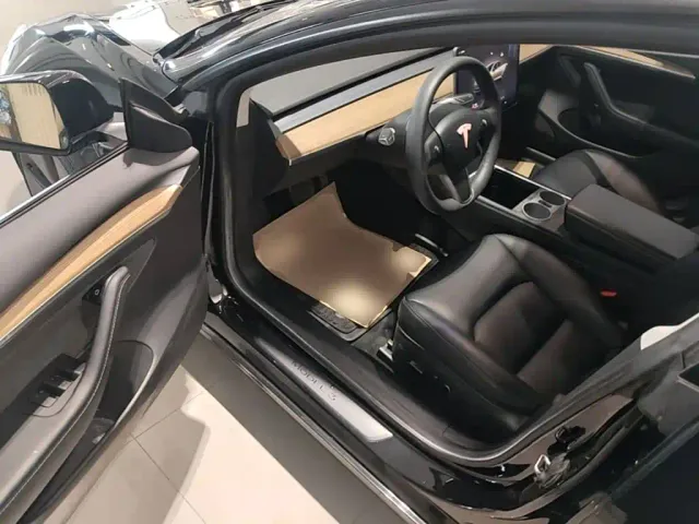 Tesla Model 3 — Фото автомобиля 15