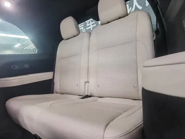 Li Auto L8 — Фото автомобиля 8