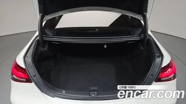 Mercedes-Benz E-Class — Фото автомобиля 16