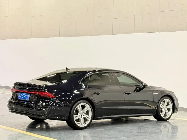 Audi A7L — Фото автомобиля 12