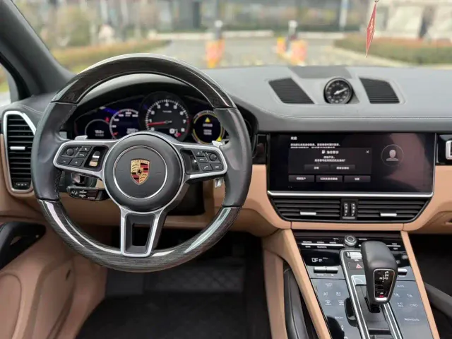 Porsche Cayenne — Фото автомобиля 13