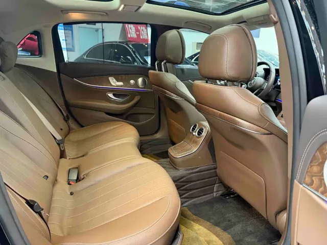 Mercedes-Benz E-Class — Фото автомобиля 13