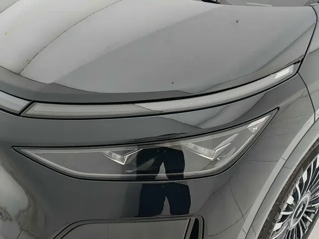 Xpeng X9 — Фото автомобиля 18
