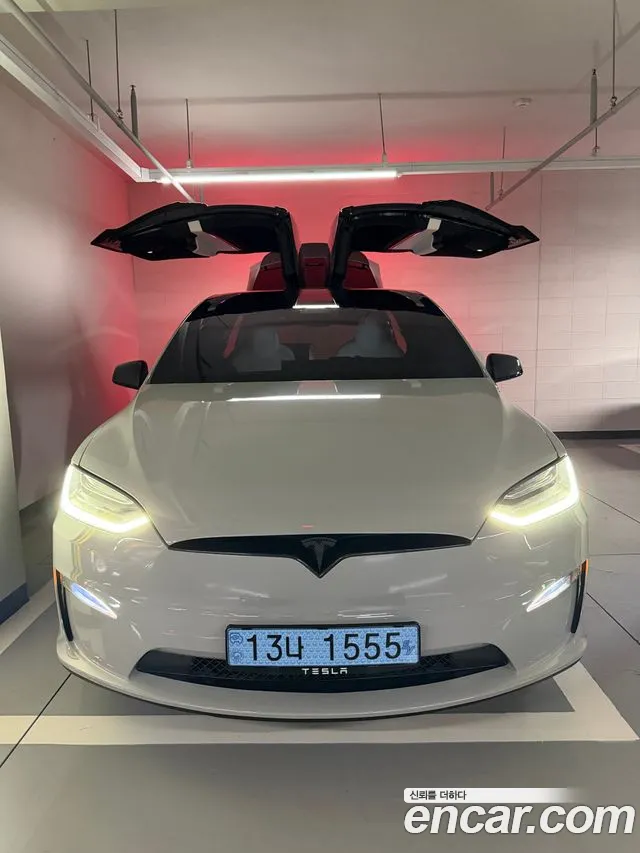 Tesla Model X — Фото автомобиля 3