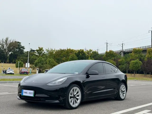 Фотография автомобиля — Tesla Model 3
