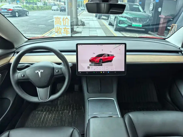 Tesla Model 3 — Фото автомобиля 9