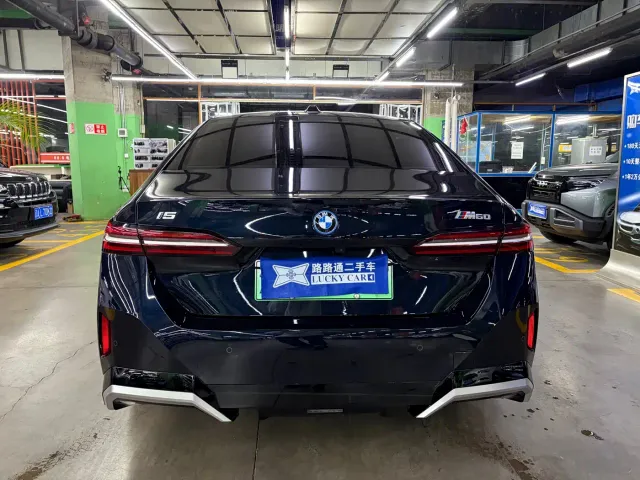 BMW i5 — Фото автомобиля 5